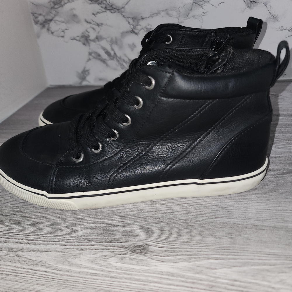 Cat & Jack Kids Black Sneakers Mid Rise Size 5 Youth